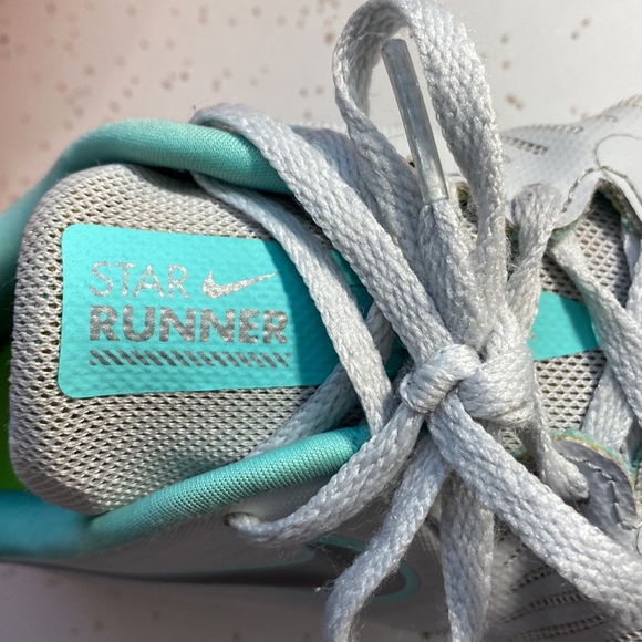 Nike tennis shoes - Picture 11 of 11